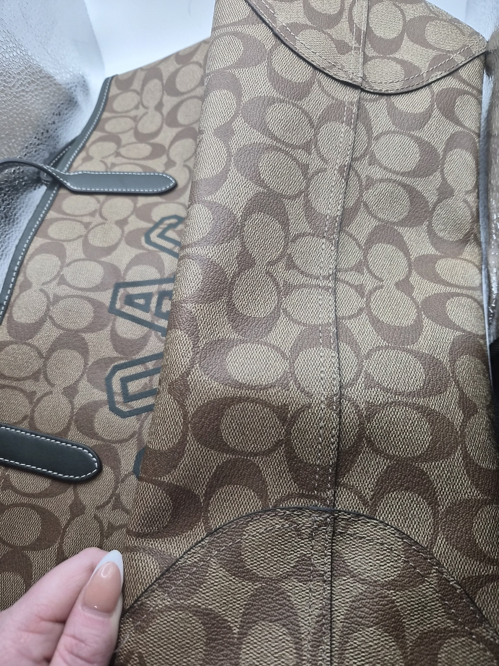 ✨ Authentic Coach Varsity Logo Signature Tote ✨ - Picture 5 of 12